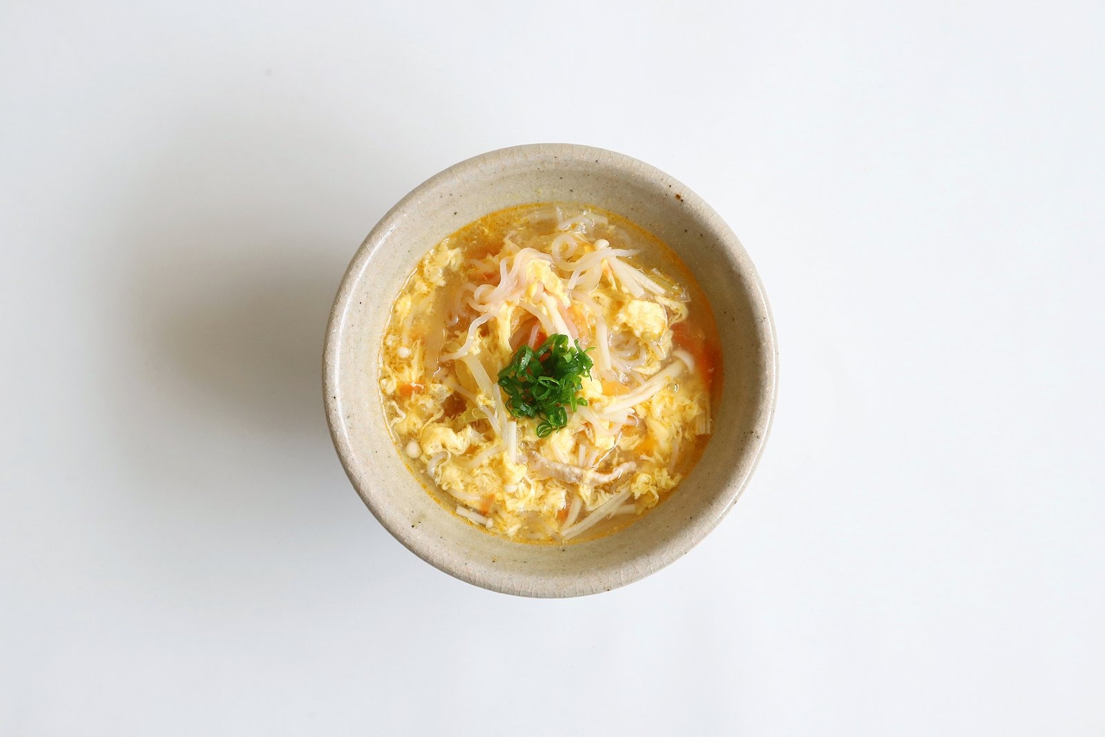 クリーミーなパスタの盛り付け料理