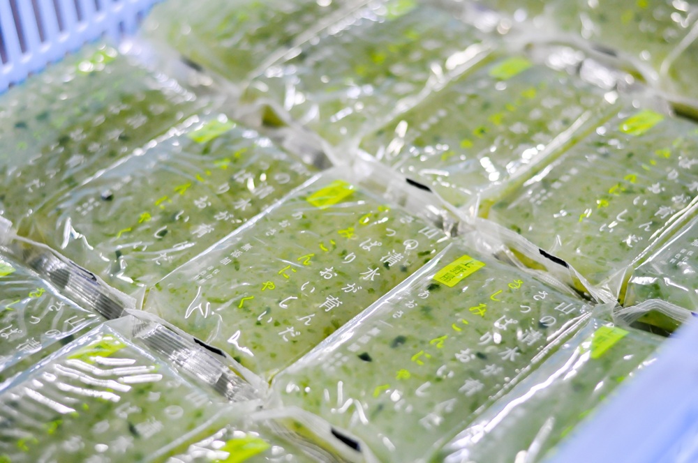 パッケージに密封された新鮮な野菜
